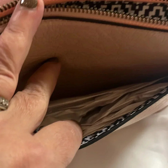 - Ampere creations vegan leather crossbody - Picture 4 of 4